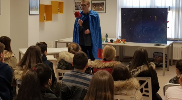Održan scenski kolaž adaptacije romana Mali princ u izvedbi  Lea Filipa Kovačića