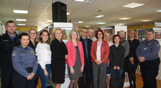 Održana tribina na temu „O vozačicama, vozačima i sigurnosti u prometu“