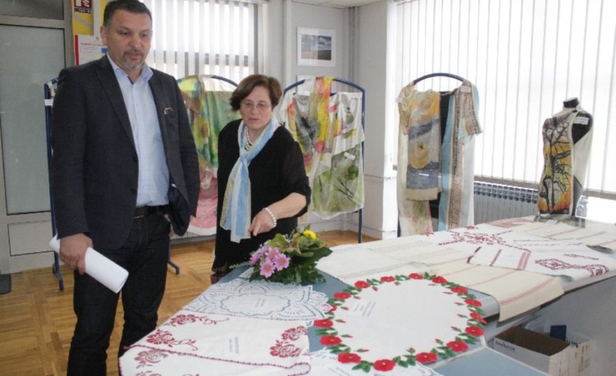 Klub žena Đurđevac svoju prvu godišnjicu proslavio otvorenjem izložbe Oko, srce, ruka