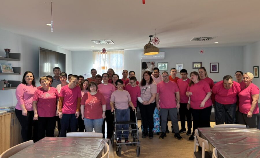 DAN RUŽIČASTIH MAJICA