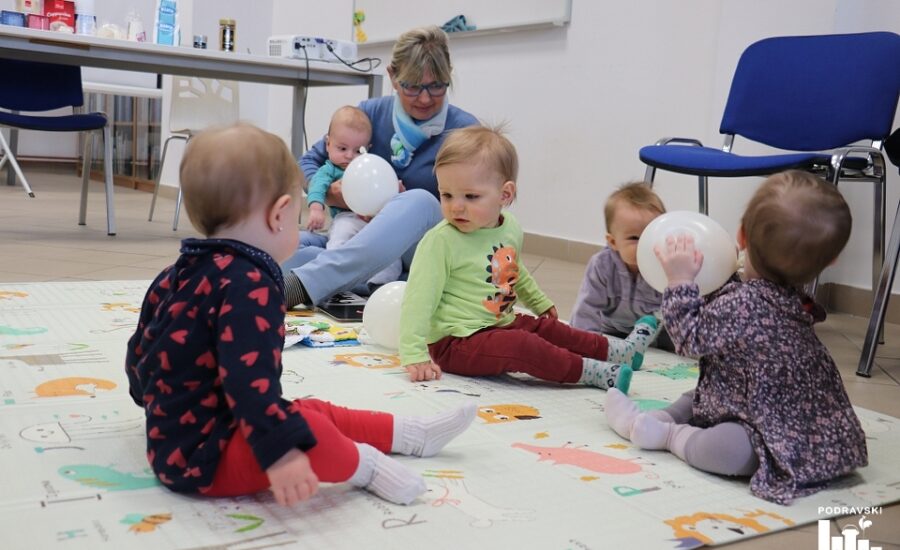 Grupa podrške za mame s bebama u Gradskoj knjižnici Đurđevac