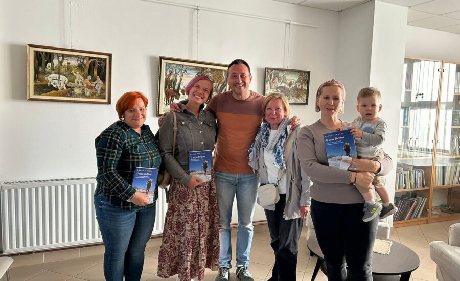U Gradskoj knjižnici Đurđevac gostovao je Bruno Šimleša, koji je publici predstavio svoju novu putopisnu knjigu “U srcu divljine