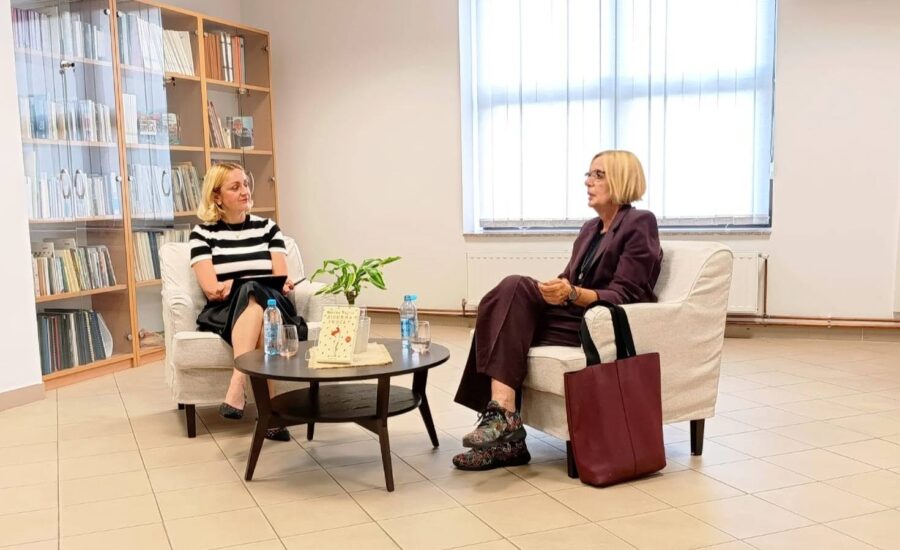 U Gradskoj knjižnici Đurđevac gostovala je književnica Marina Vujčić koja je predstavila svoj roman Sigurna kuća